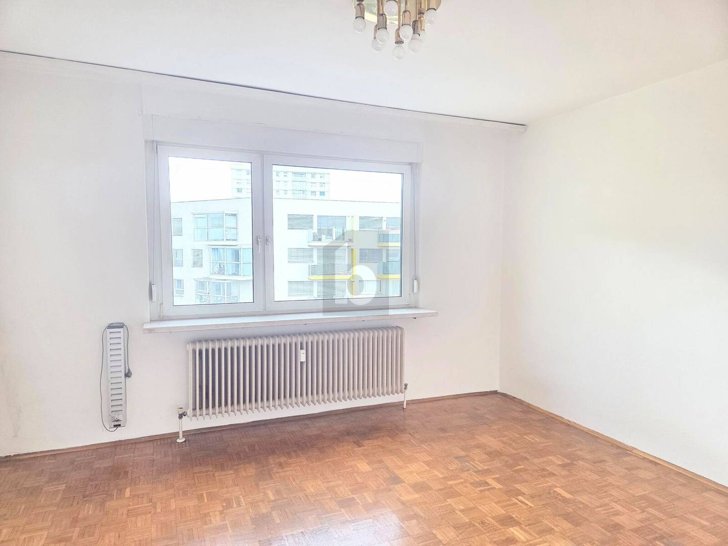 Helle Wohnung nahe Citypark mit Lift und Parkplatz