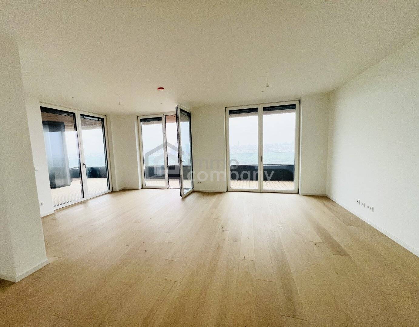 Luxurious apartment with a 65 m² balcony and city view in a new, multi storey premium building + underground parking space! 2nd district. U2