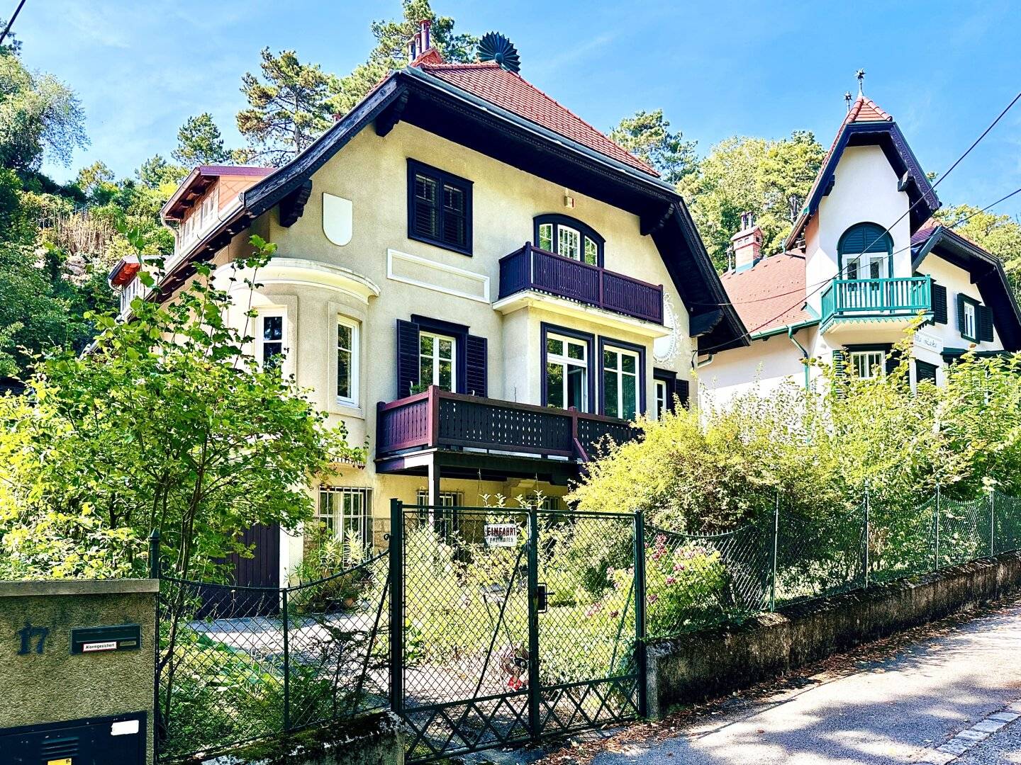 Jagdvilla from 1910 - fully renovated - top quiet location - 10 minutes walk to Baden city center