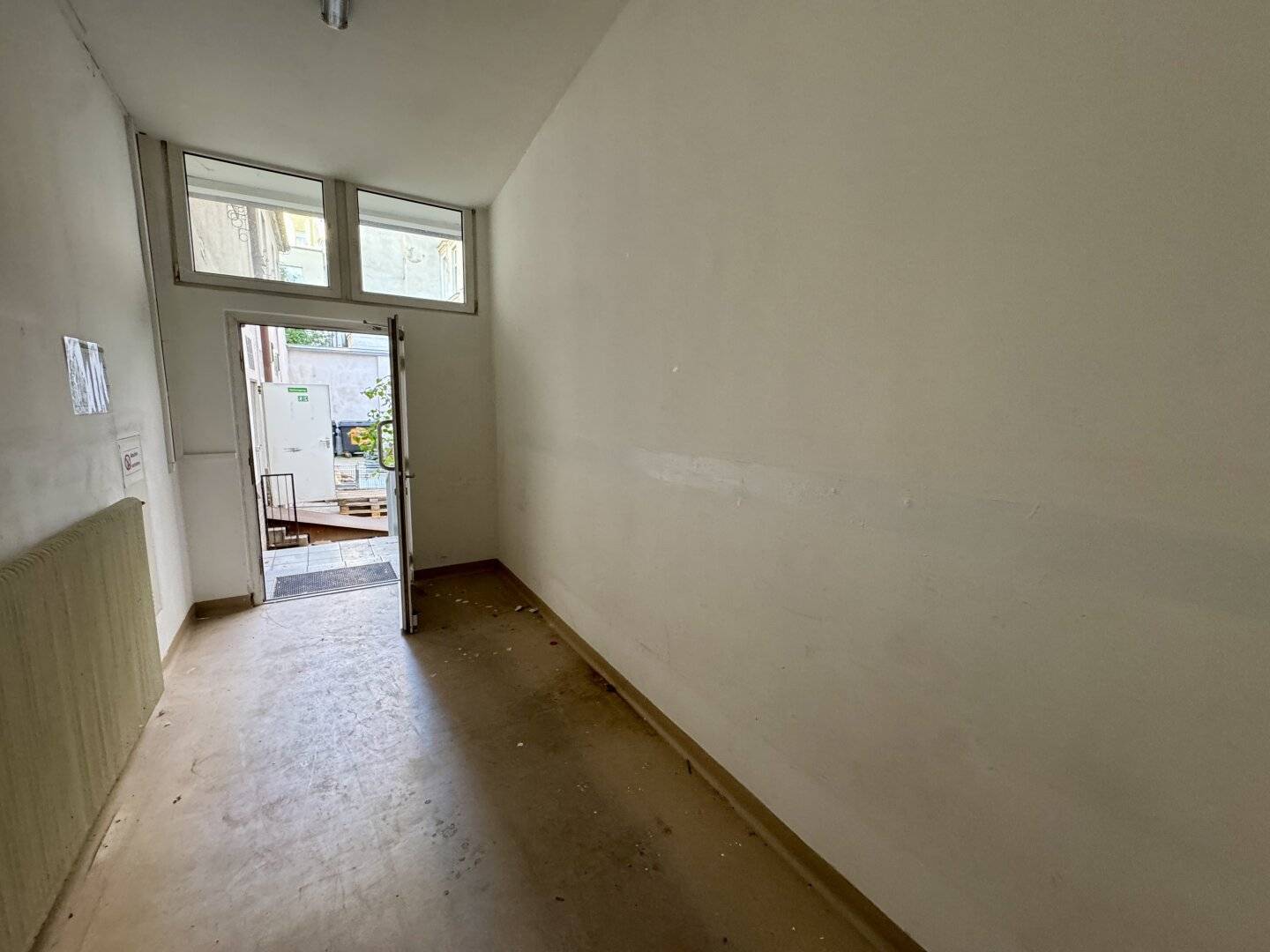 Apartment quiet location available now
