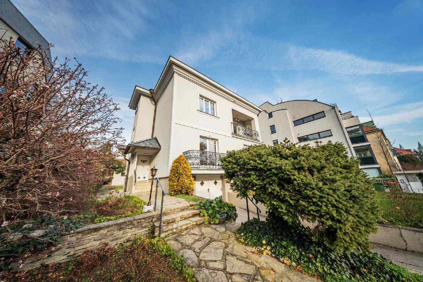 Mehrfamilienhaus mit Garten in Wien 1190, 3 Wohnungen, großes Potenzial