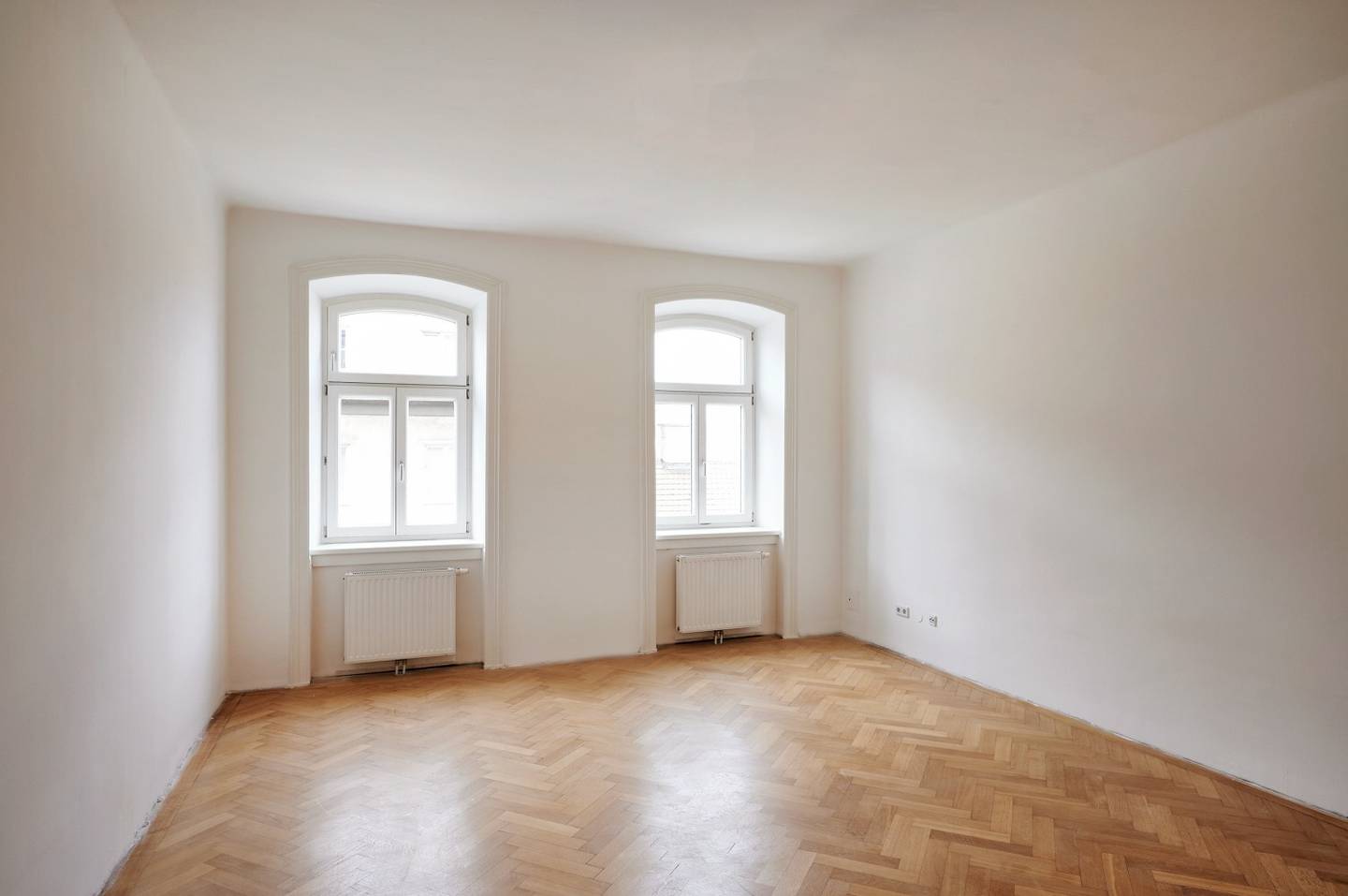 Frisch sanierte helle Wohnung nahe U6 Aufzug