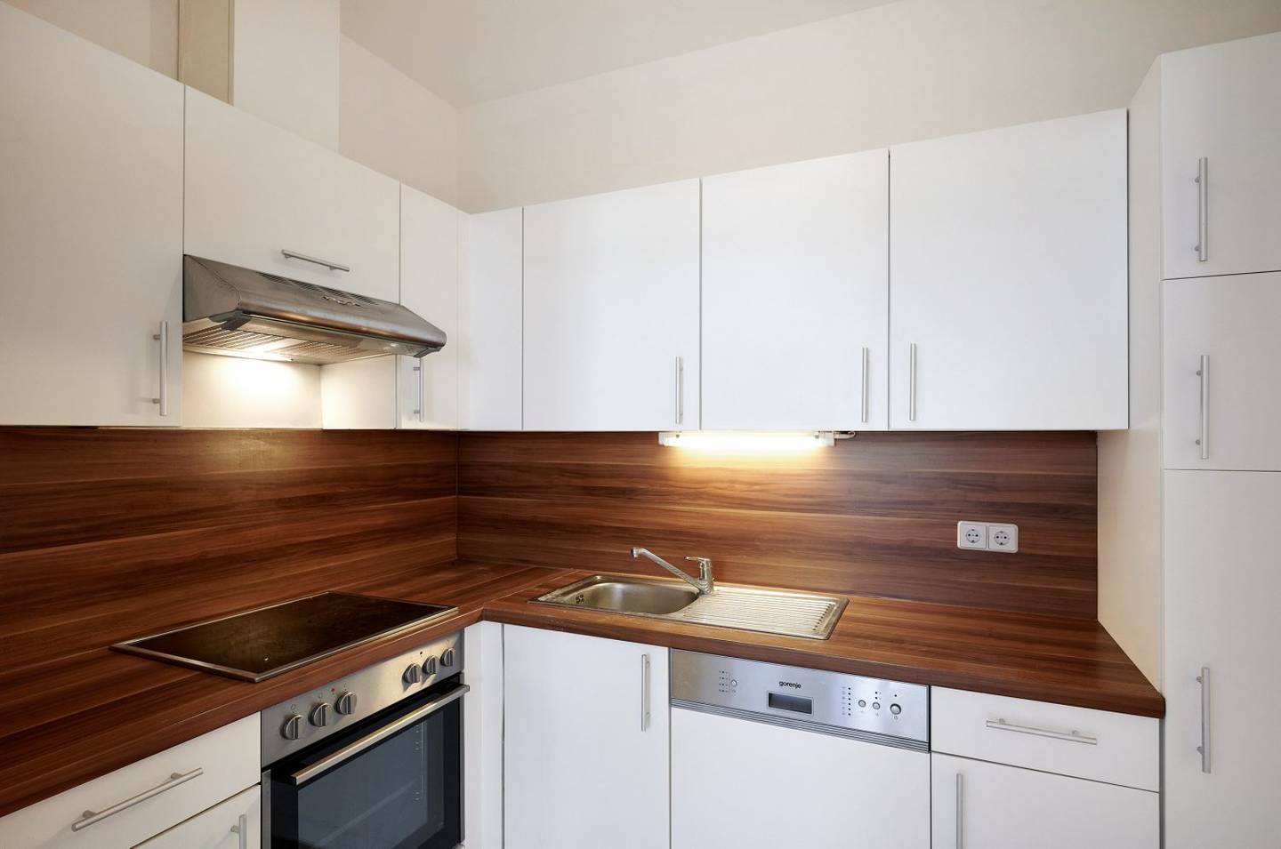 Frisch sanierte helle Wohnung nahe U6 Aufzug