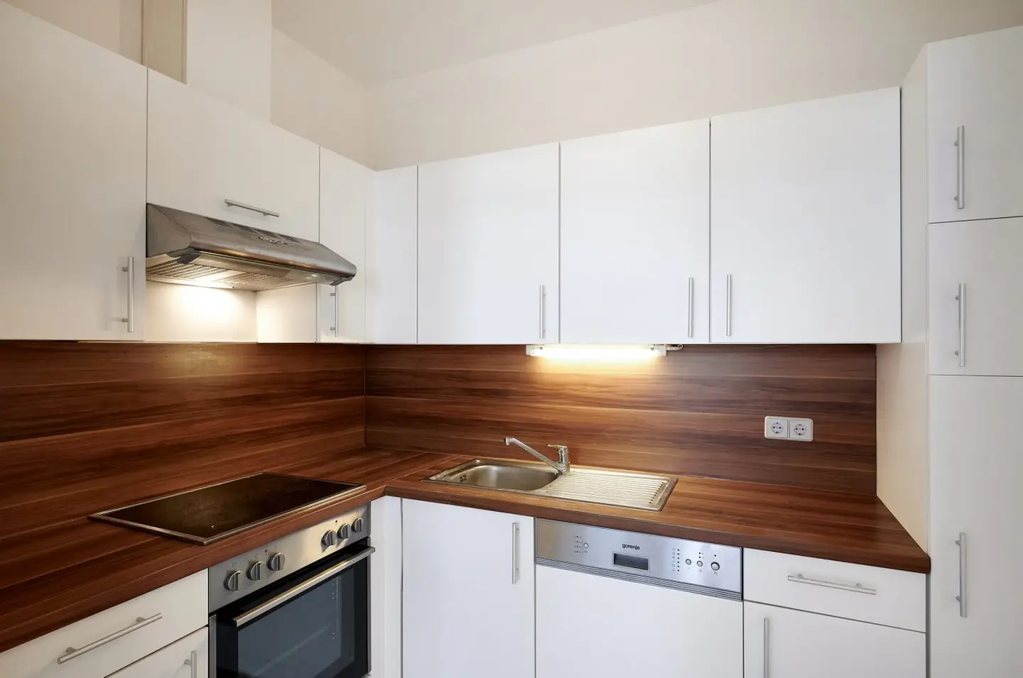 Frisch sanierte helle Wohnung nahe U6 Aufzug