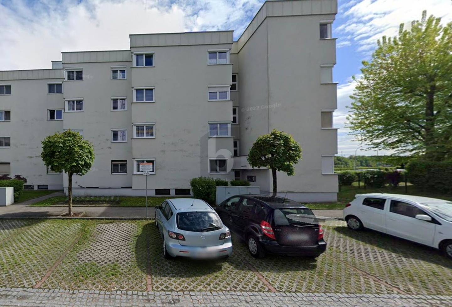 Helle Wohnung mit sonnigem Balkon und Grünblick