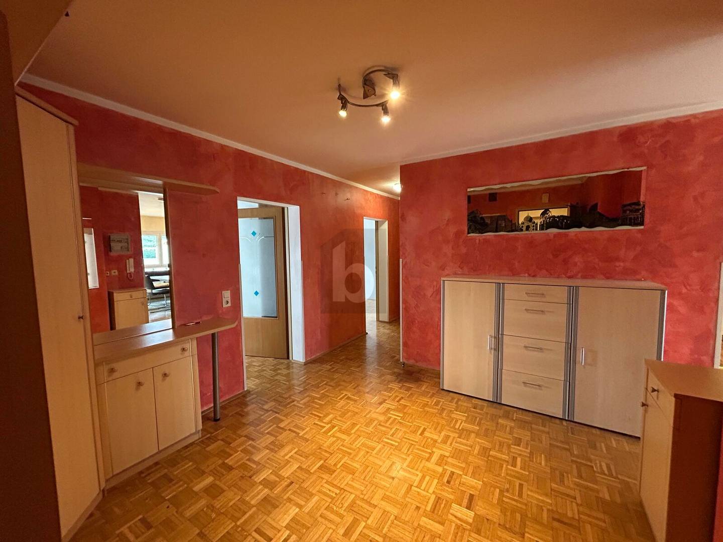Helle Wohnung mit sonnigem Balkon und Grünblick