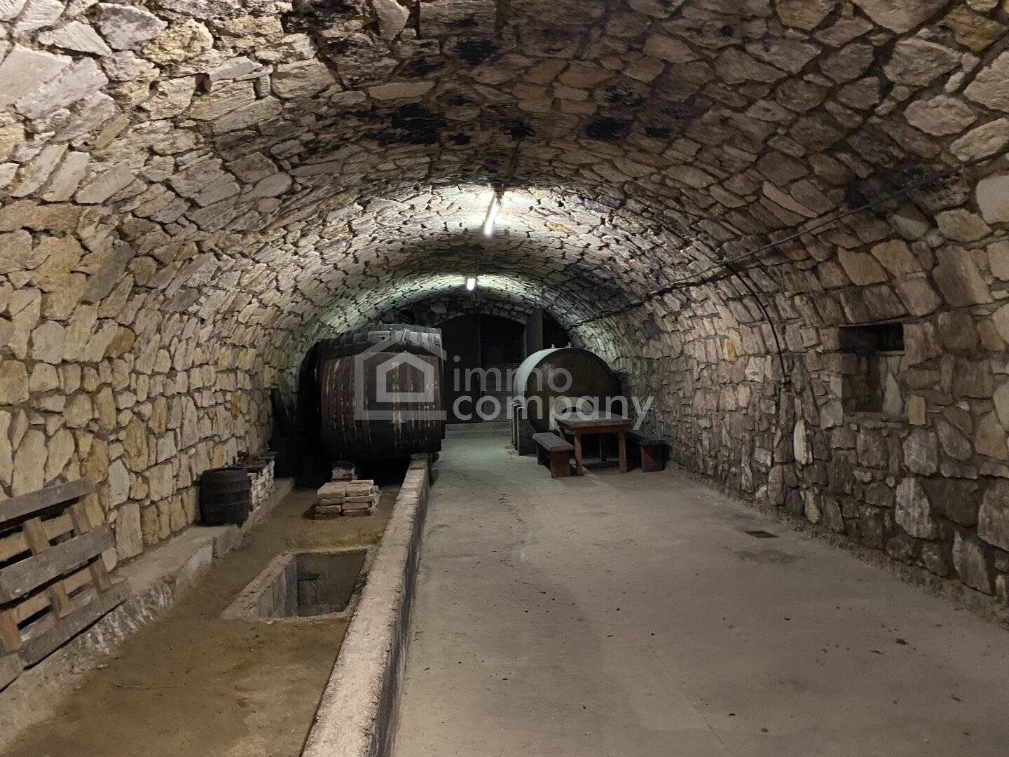 Traditional farmhouse with a historic wine cellar