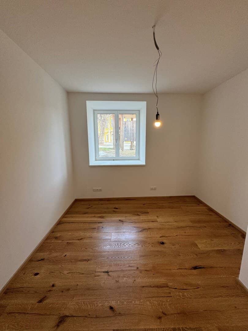Barrierefreie Bürofläche im Erdgeschoss mit Einbauküche