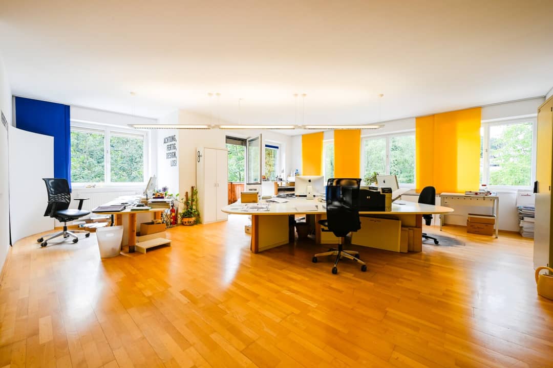 Moderne Büro-/Praxisfläche in Kitzbühel mit Südwestbalkon & 2 Garagen