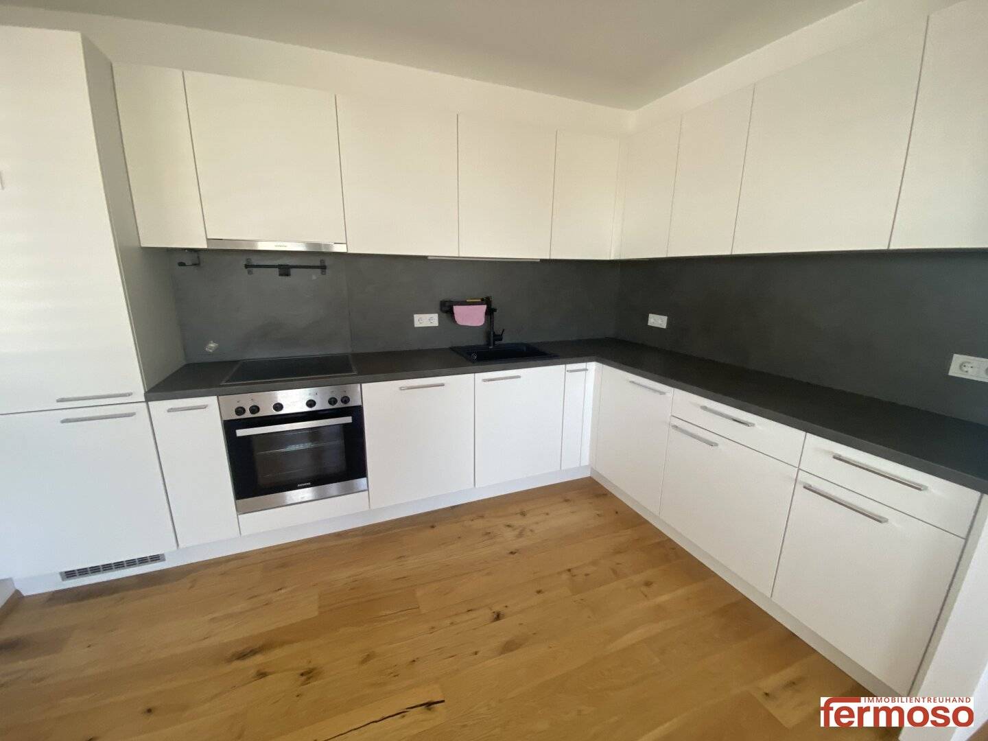 Helle Wohnung mit Wohnküche und Balkon