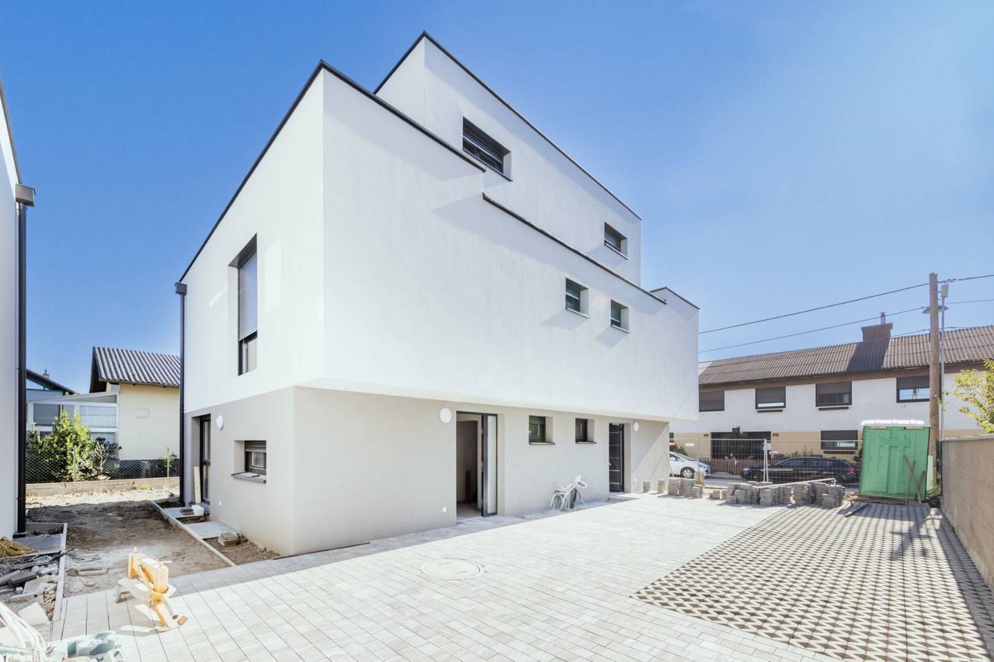 Elegant new builds: First occupancy with garden, terrace and air heat pump | Bright and modern rooms | High quality fittings | Parking (Note: parking) {{FIXME}}