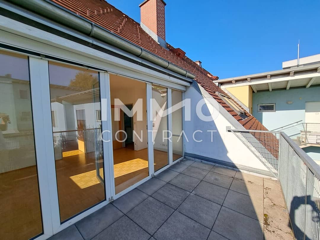 Top floor apartment with terrace central location