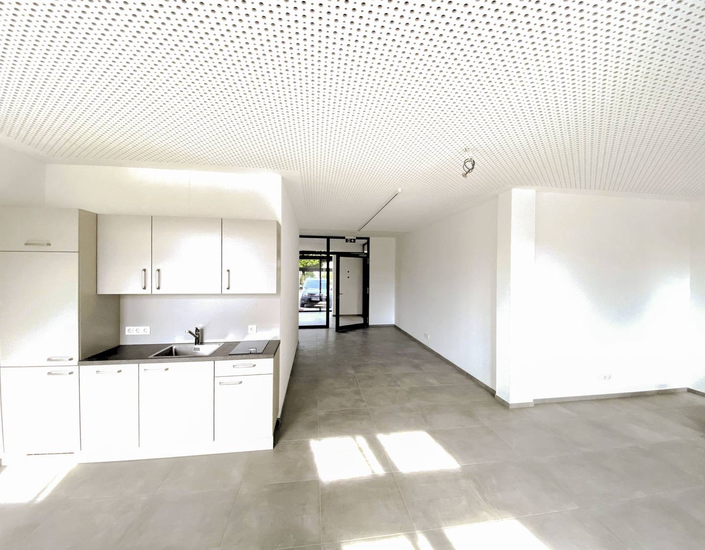 Attraktives Büro/Geschäftslokal + Lager