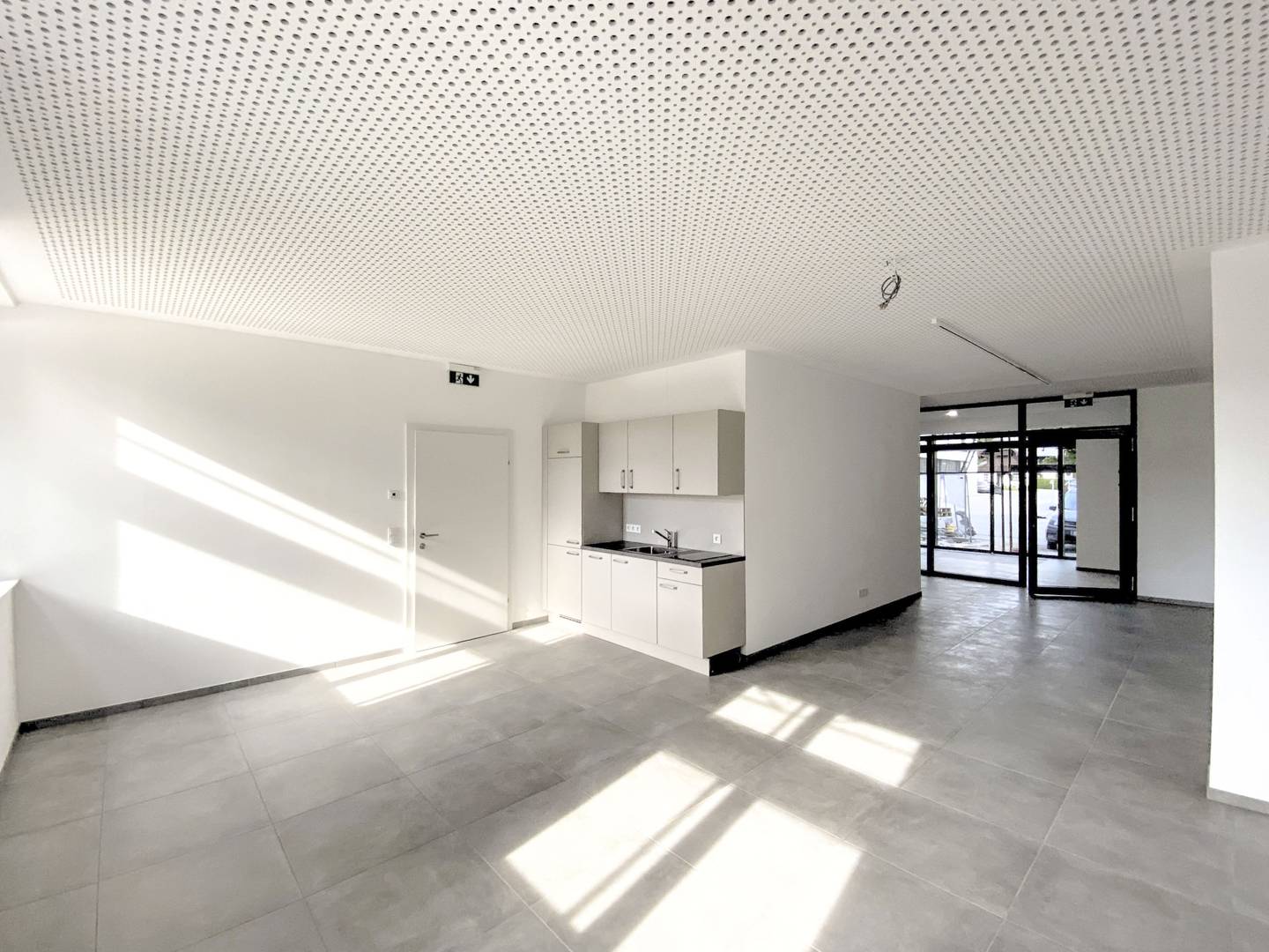 Ladenlokal in Oberhofen am Irrsee, 64 m² Hauptfläche + 14 m² Lager