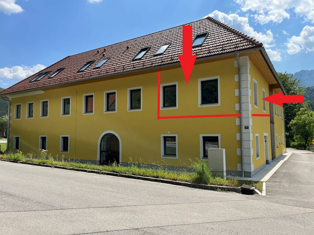 Hinteransicht mit Pfeil