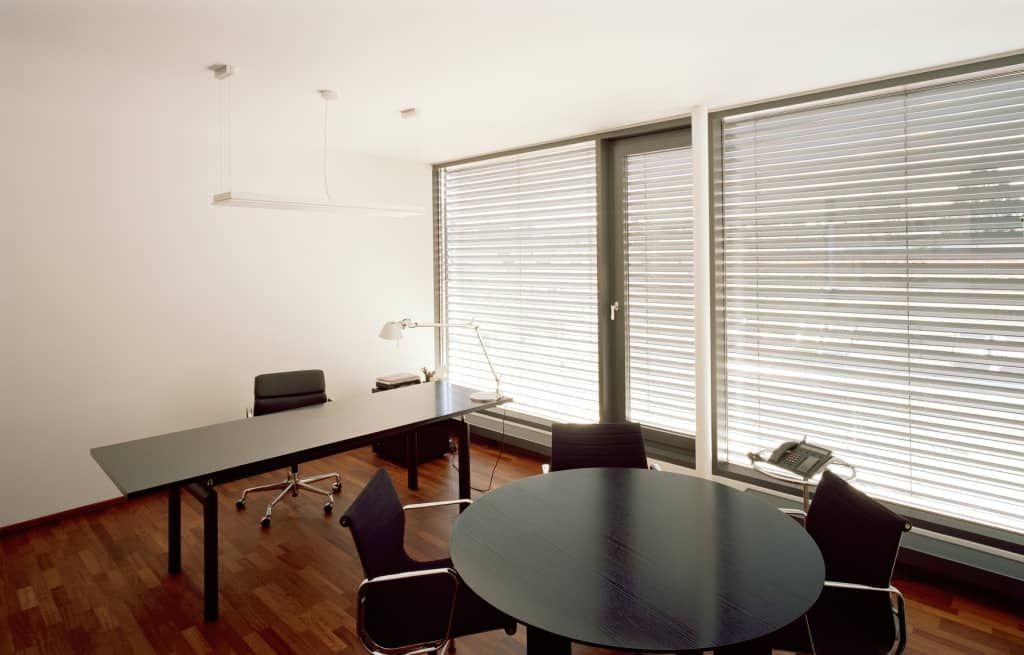Apartment bright top floor office balcony garage