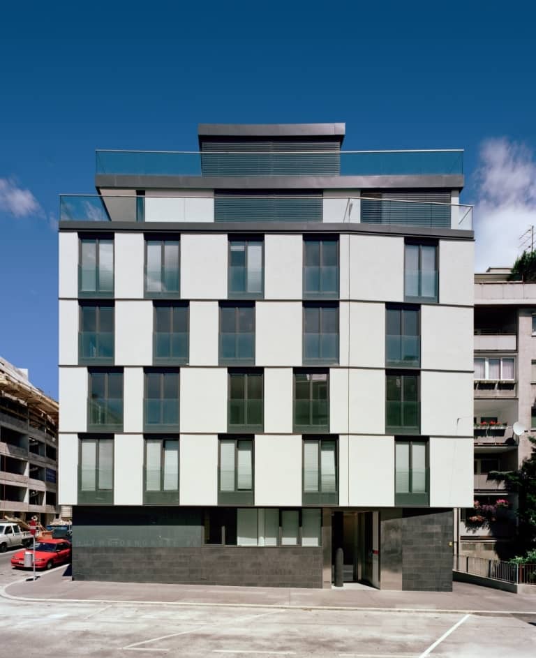Apartment bright top floor office balcony garage