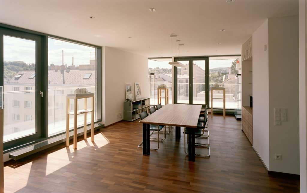 Apartment bright top floor office balcony garage