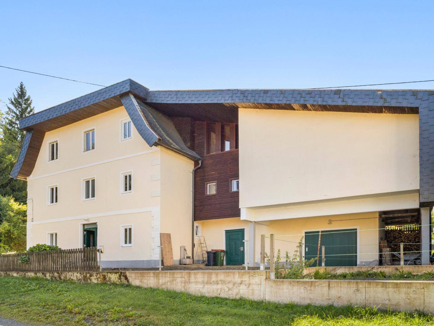 Mehrfamilienhaus/Villa in Feistritz an der Gail, 247 m², Balkon, Garage