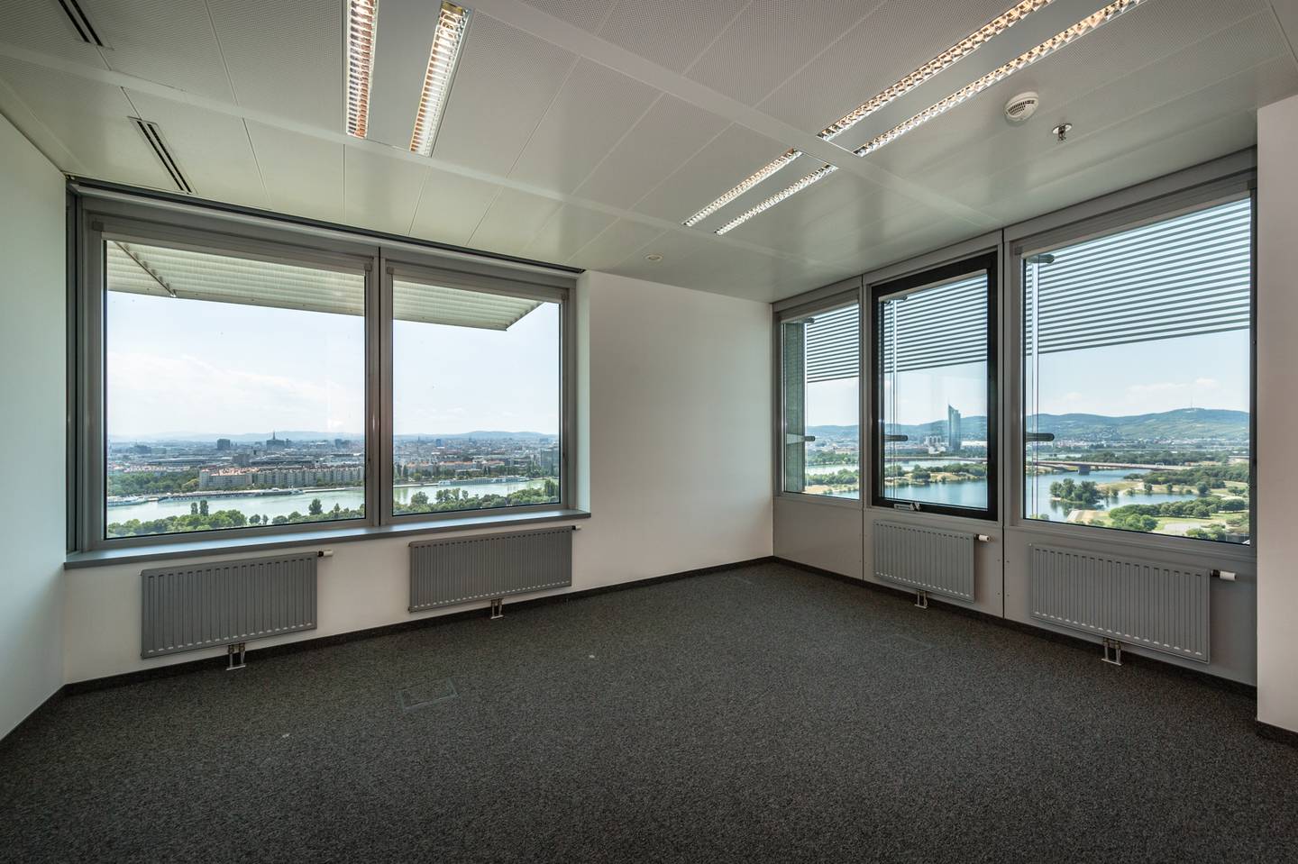 Ares Tower: 247 m² Bürofläche in 1220 Wien Donaustadt, Tiefgarage