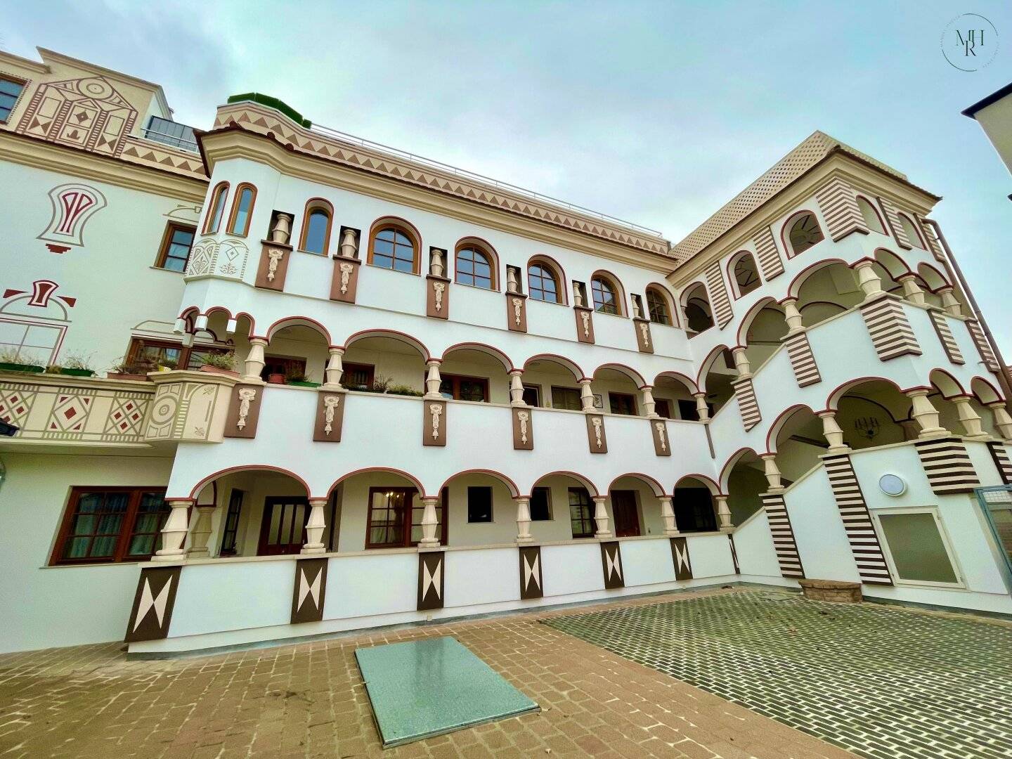 Fully furnished apartment in top location with built in kitchen
