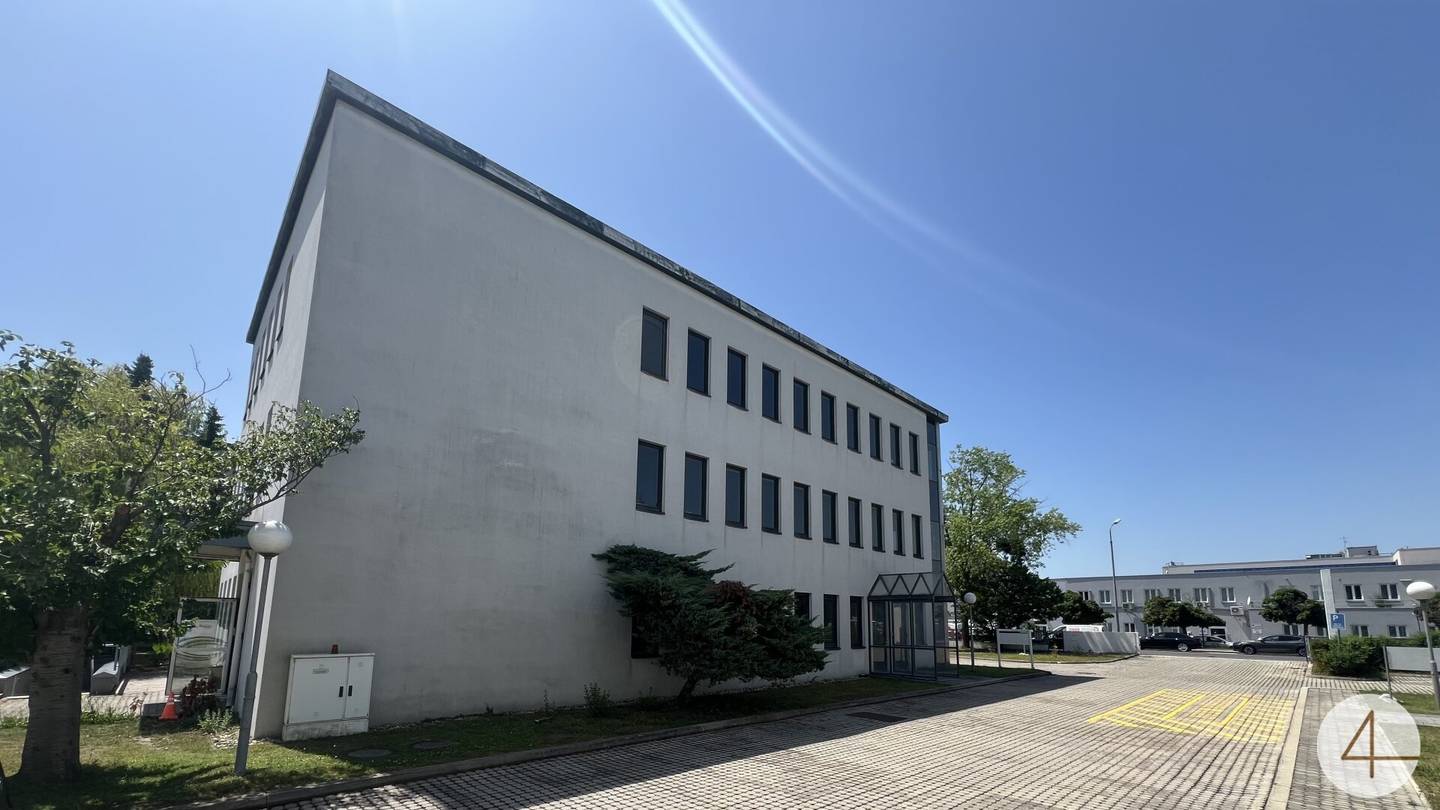 Büroflächen bis 2.200 m² in Wien Liesing – Parkplätze & Kantine