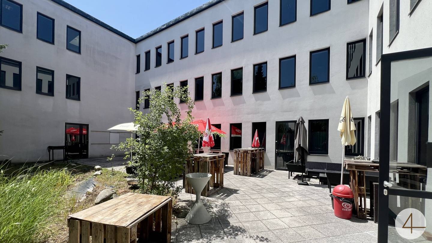 Büroflächen bis 2.200 m² in Wien Liesing – Parkplätze & Kantine