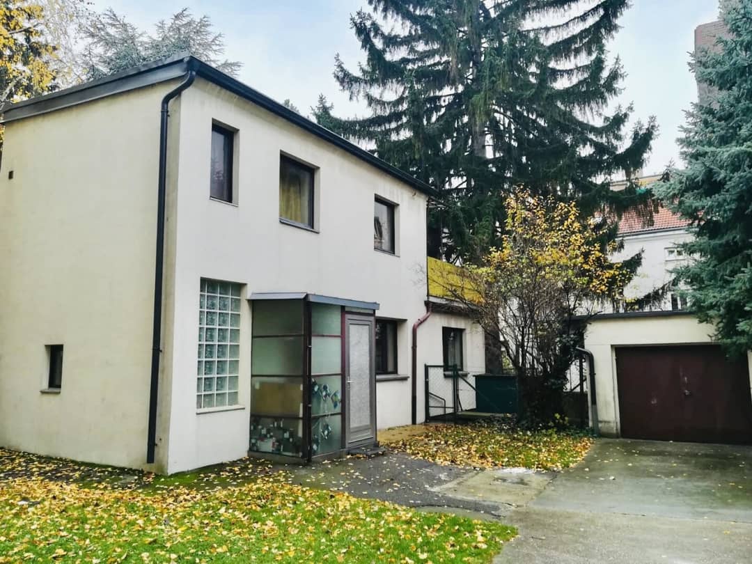 Einfamilienhaus mit Terrasse und Garage im ruhigen Innenhof