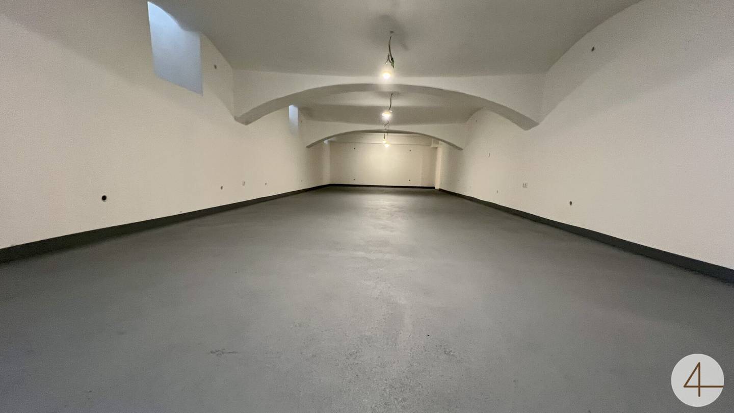 Renovierter 71 m² Lagerraum mit 2 Eingängen nahe U6 in Wien 18.