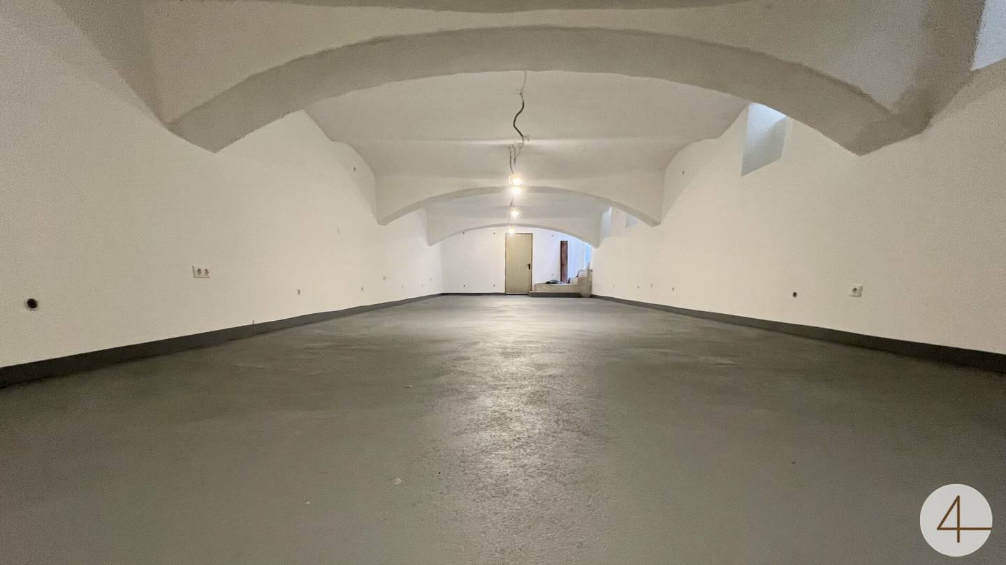 Renovierter 71 m² Lagerraum mit 2 Eingängen nahe U6 in Wien 18.
