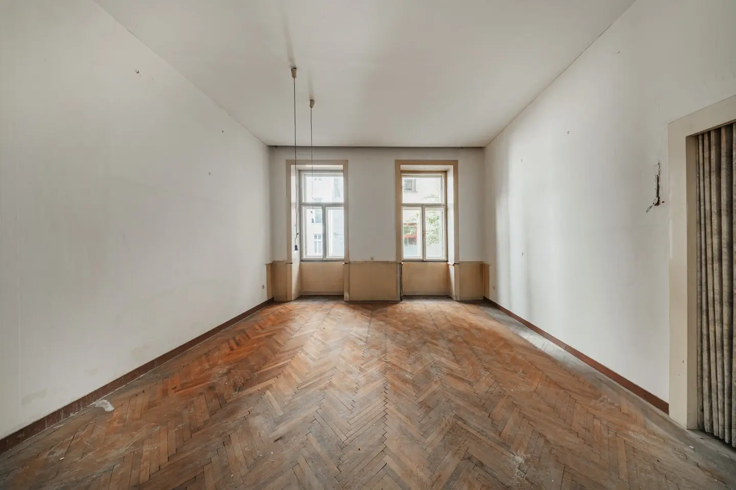 Prewar apartment near Prater and Danube Canal