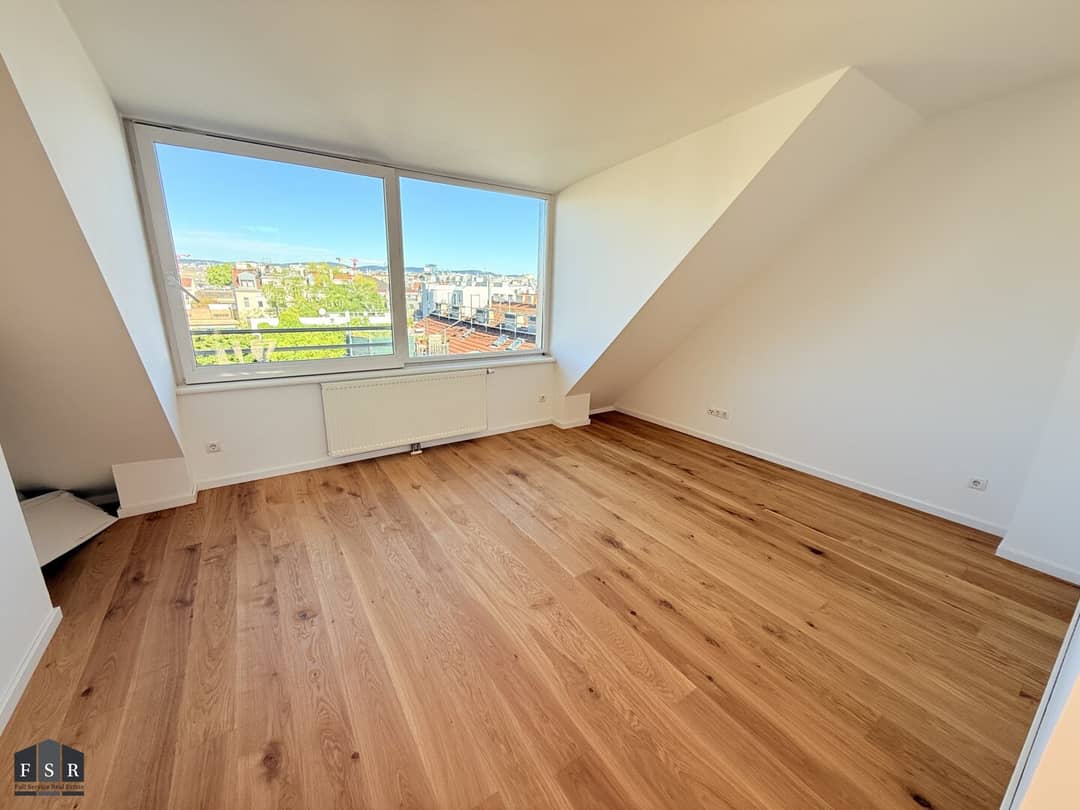 Sanierte Dachgeschosswohnung mit Lift und Balkon