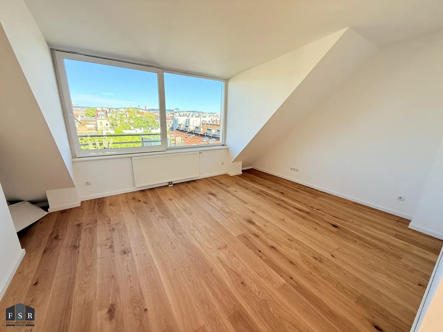 3-Zimmer Dachgeschoss-Wohnung mit Balkon in Wien 5, Siebenbrunnengasse