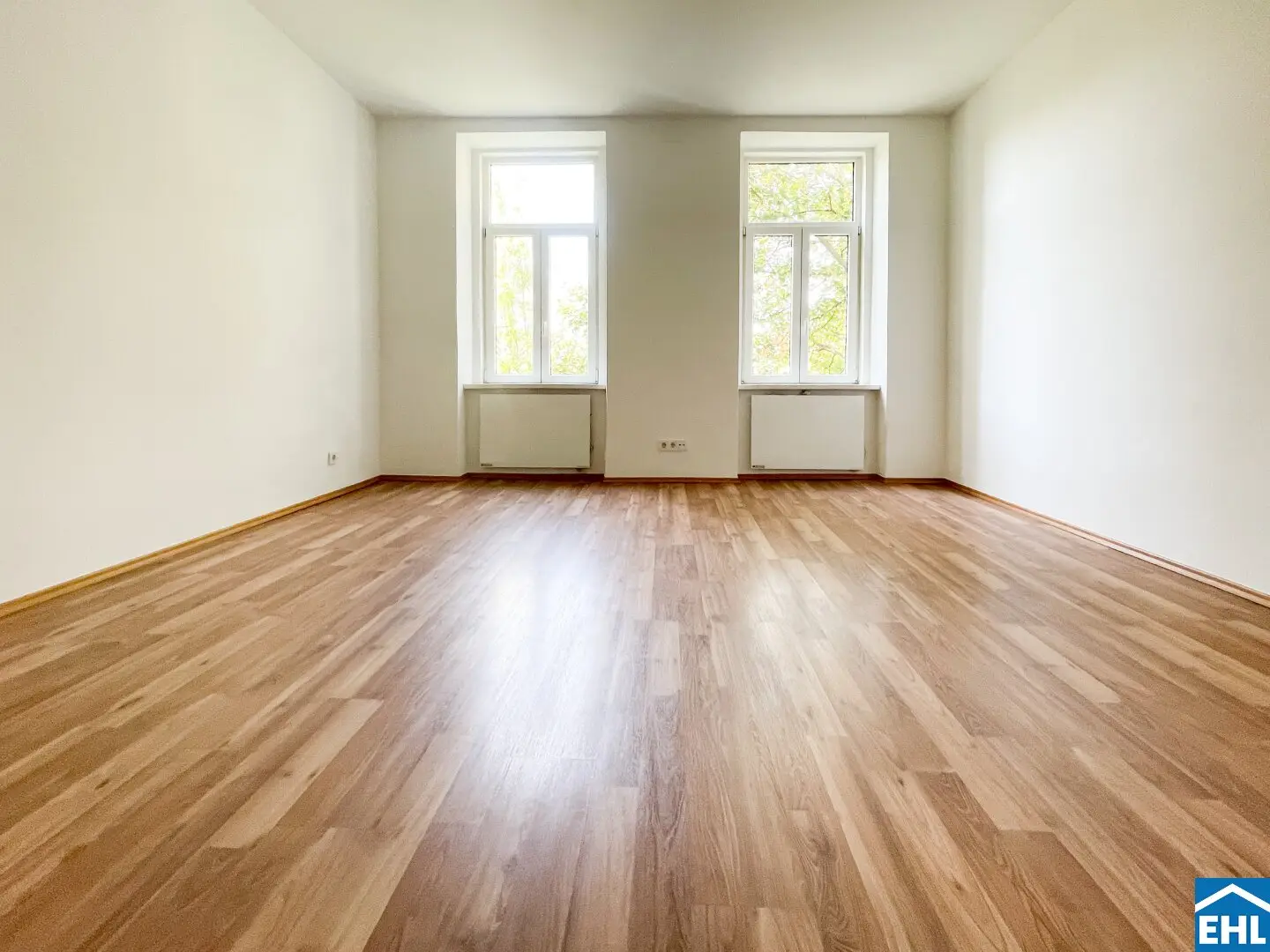 Old building apartment near U3 Schlachthausgasse