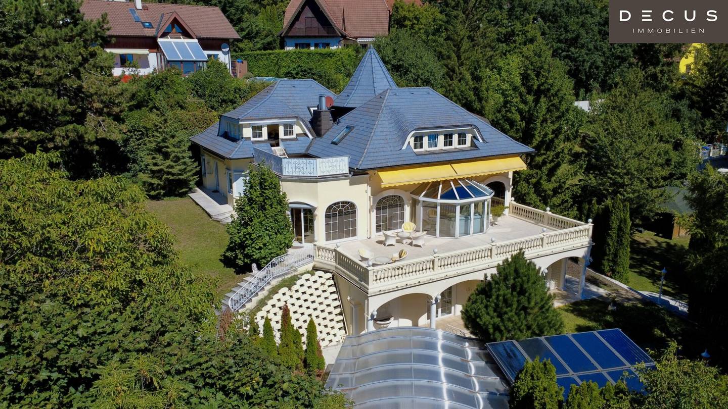 Luxury villa in green prime location on the sunny hillside