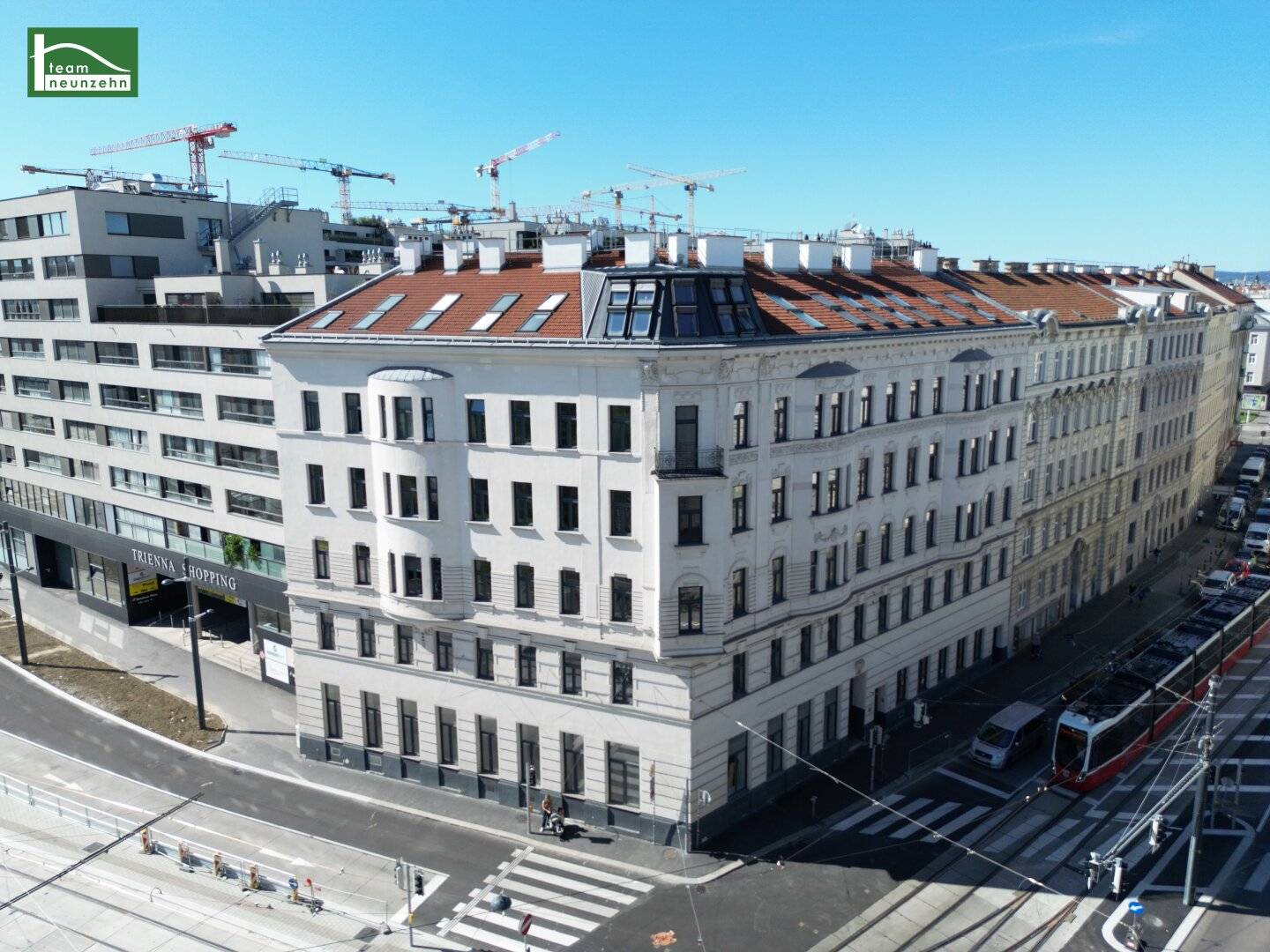 Renovated period apartment with loggia near Belvedere Palace