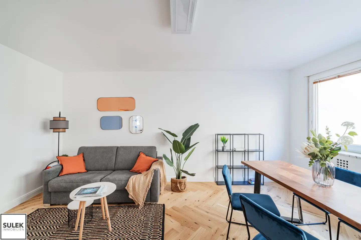 Apartment with quiet courtyard and modern kitchen