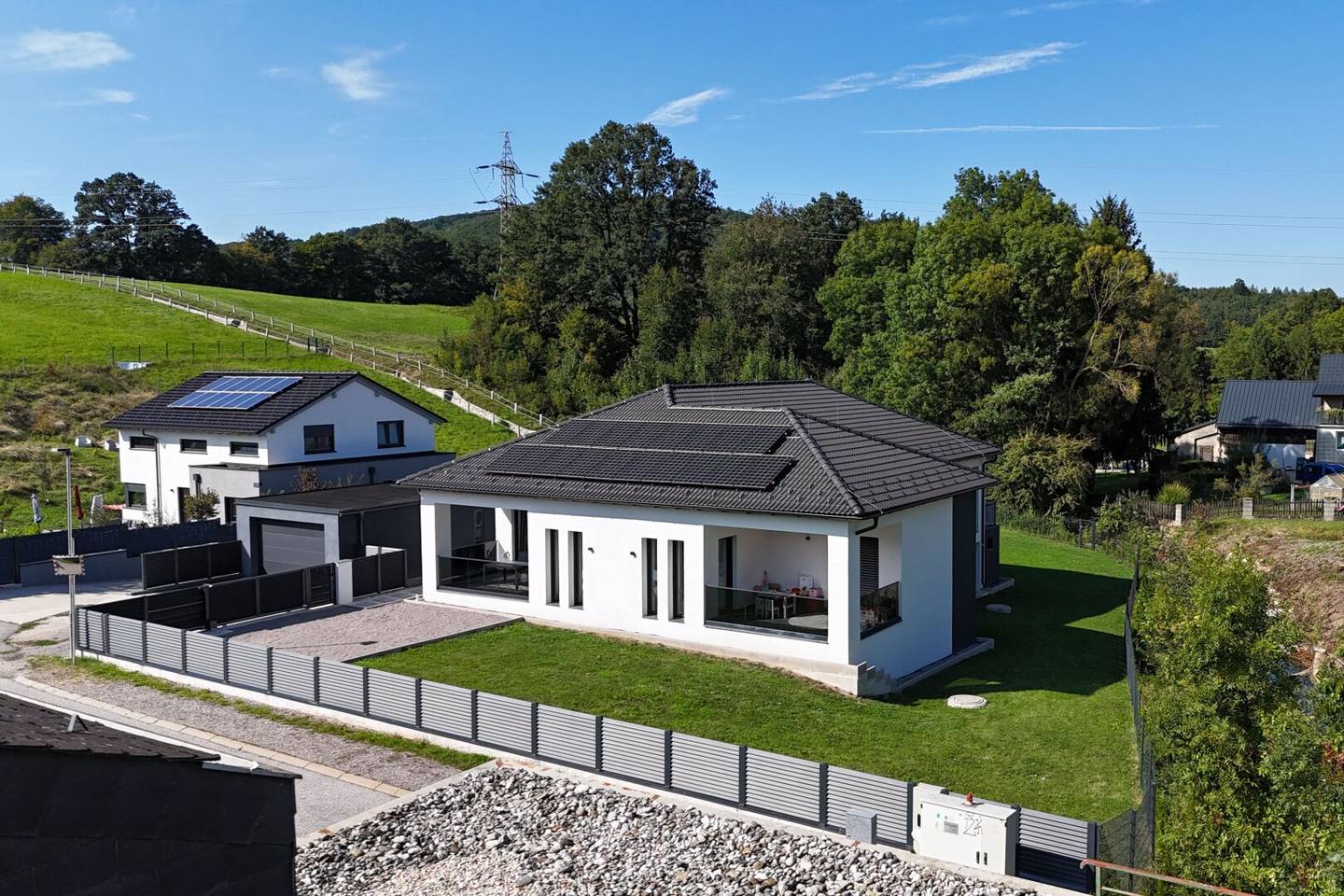 Moderne Bungalow mit Pool und Garten in Wolfsgraben, 184 m² Wohnfläche