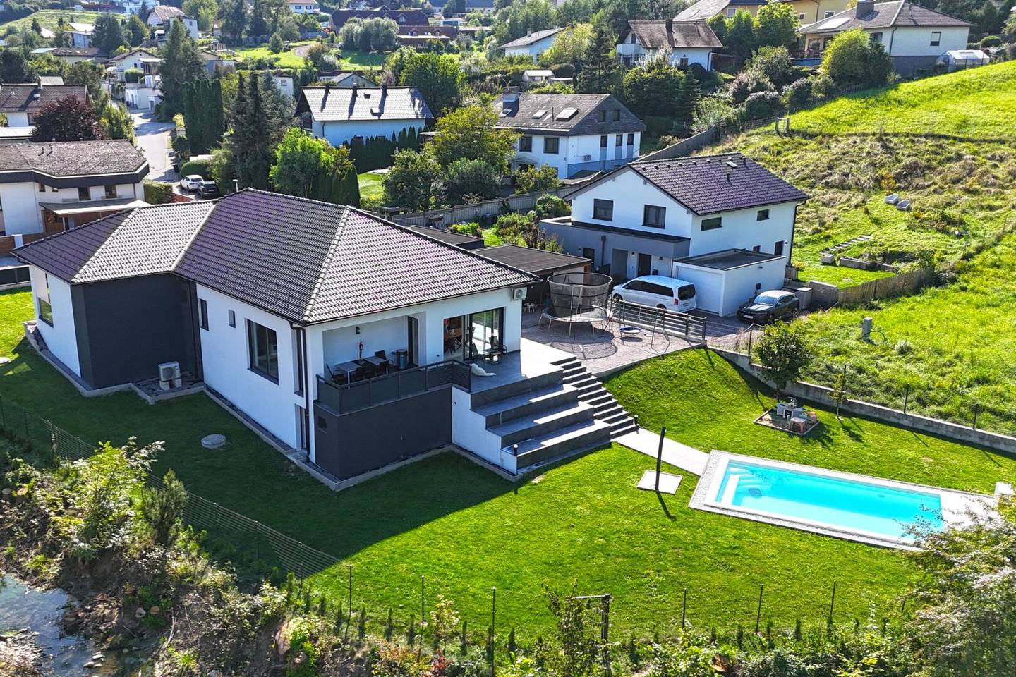 Moderne Bungalow mit Pool und Garten in Wolfsgraben, 184 m² Wohnfläche