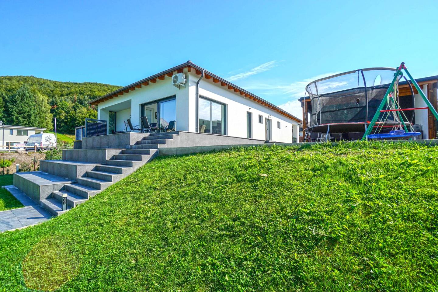 Moderne Bungalow mit Pool und Garten in Wolfsgraben, 184 m² Wohnfläche