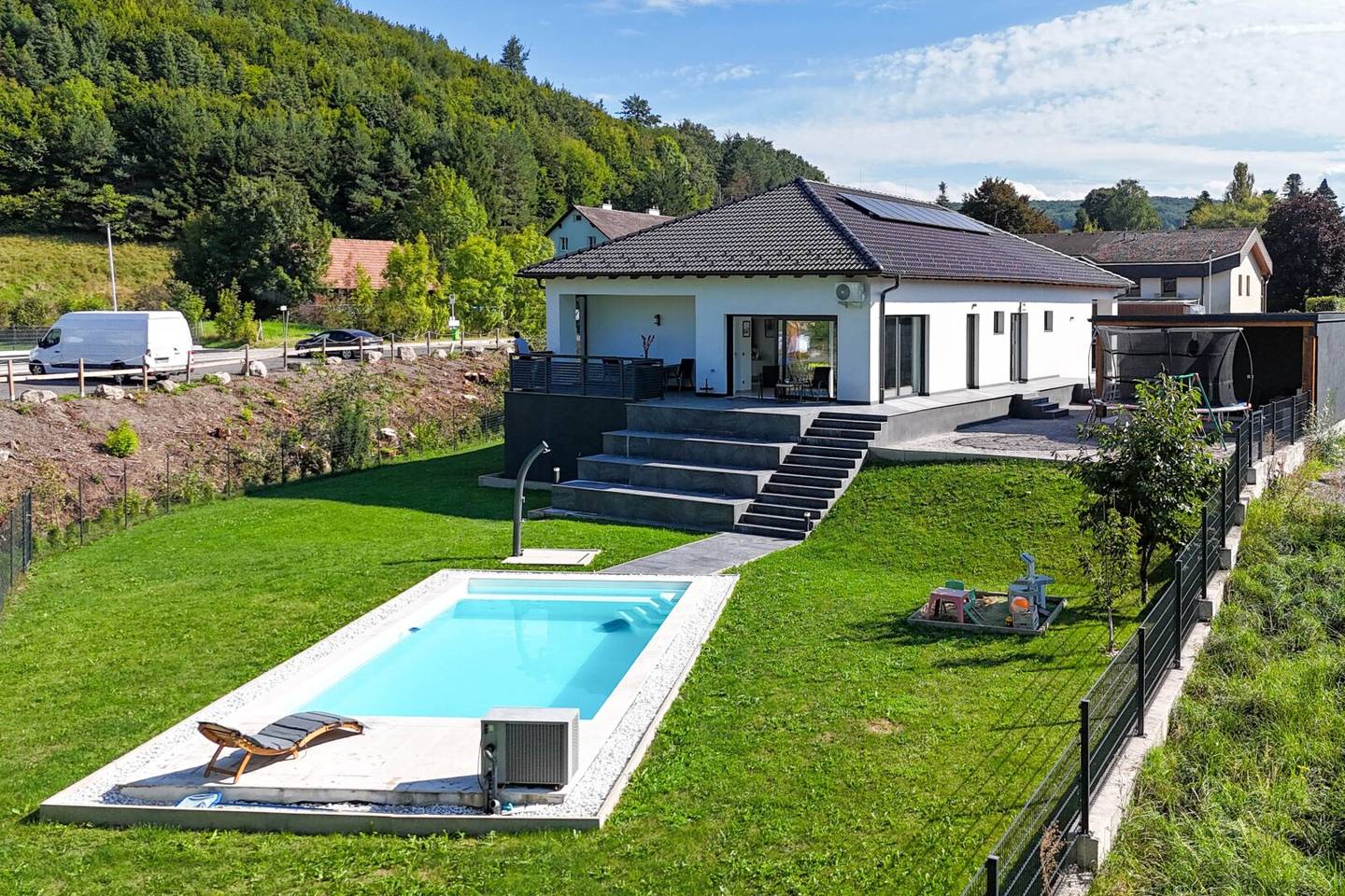 Moderne Bungalow mit Pool und Garten in Wolfsgraben, 184 m² Wohnfläche