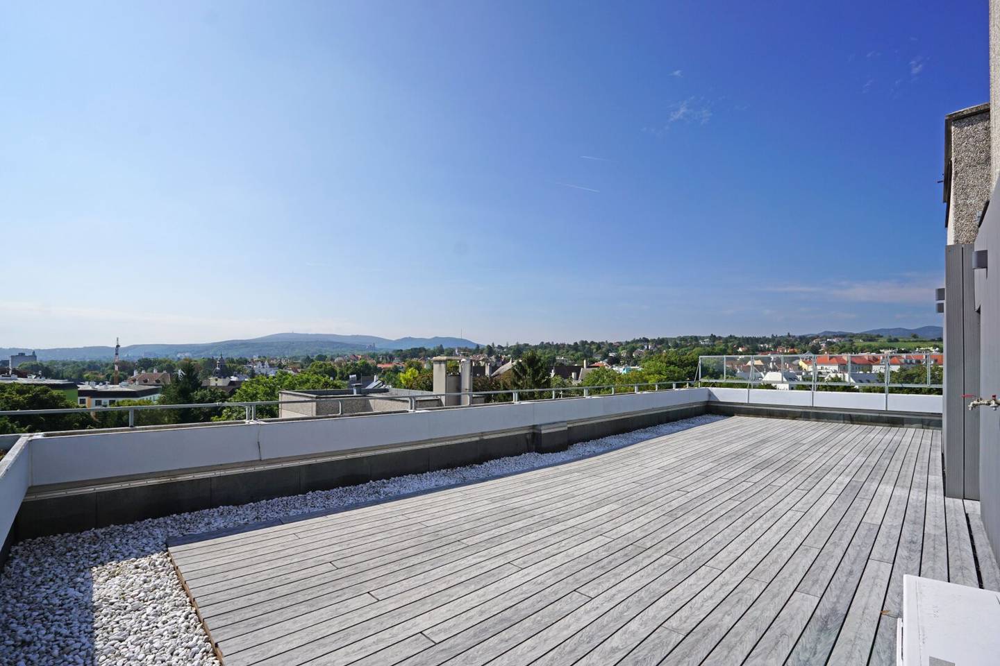 Penthouse mit Dachterrasse und Anninger Blick
