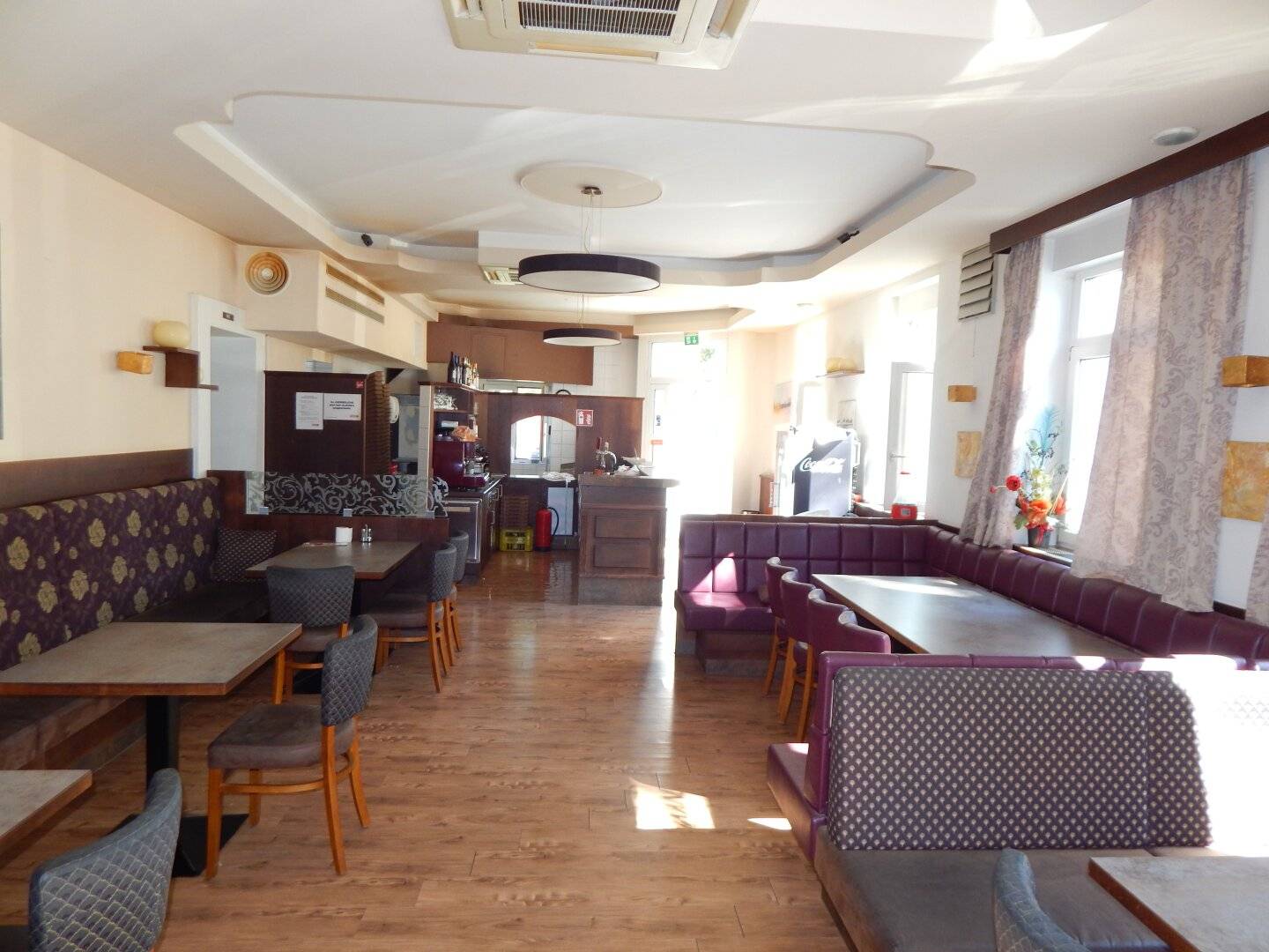 Pizzeria opposite Schuberthpark, ideal location for your new restaurant