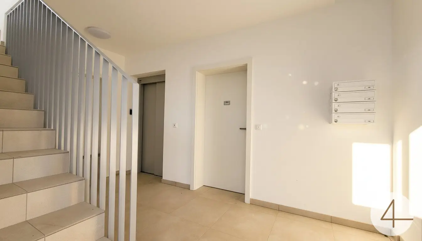 Apartment in a quiet location near the city center with two balconies