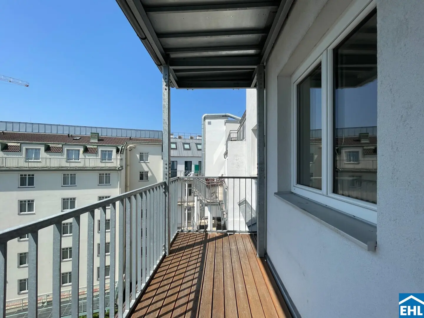 Top floor apartment with balcony near Naschmarkt