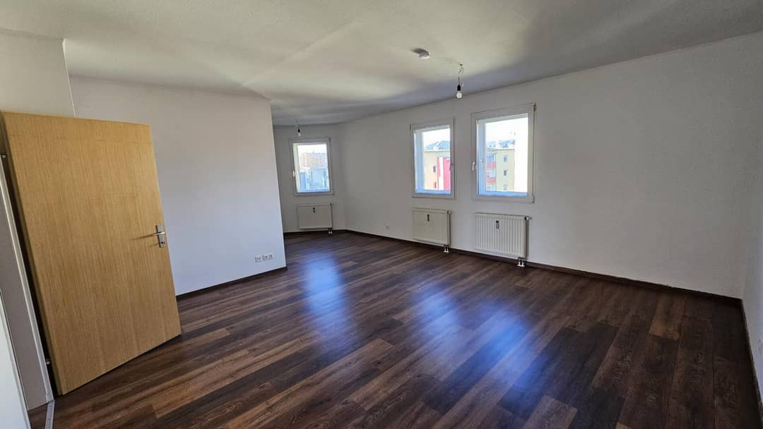 Apartment near university with parking space