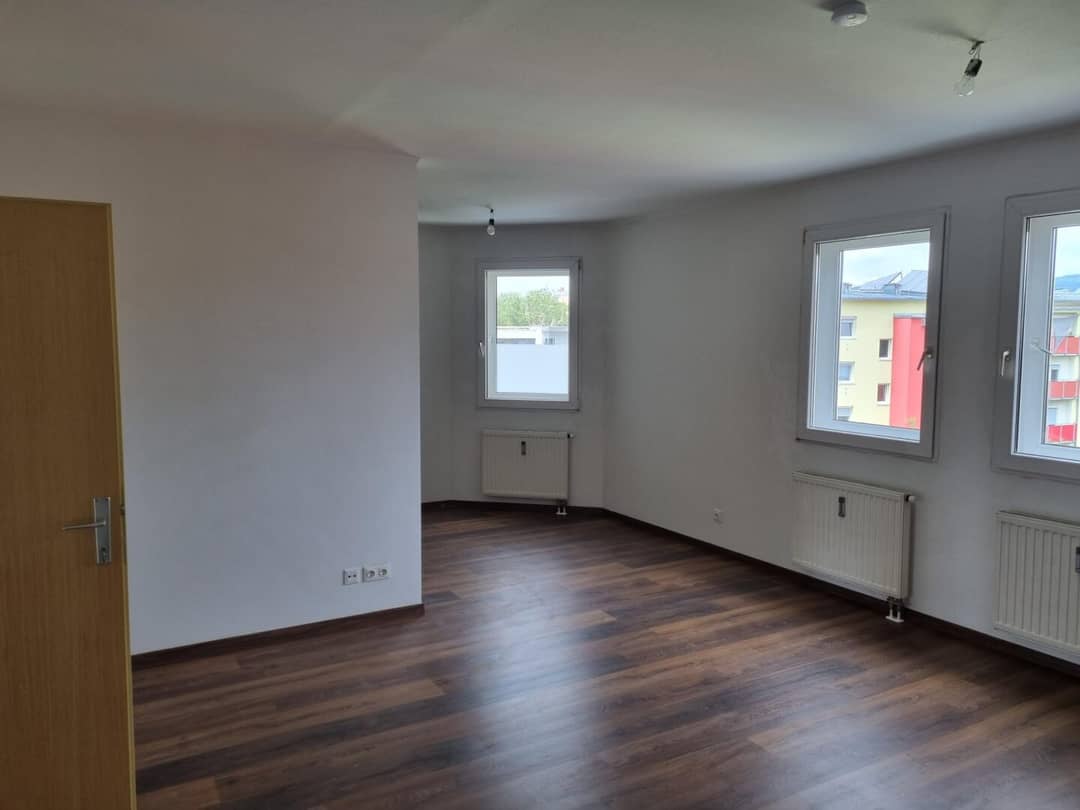 Apartment near university with parking space