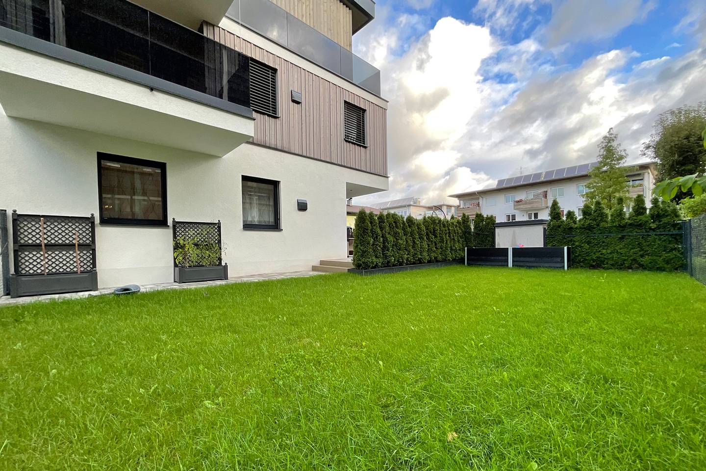 Hochwertige 2-Zimmer-Gartenwohnung mit Tiefgarage in St. Johann