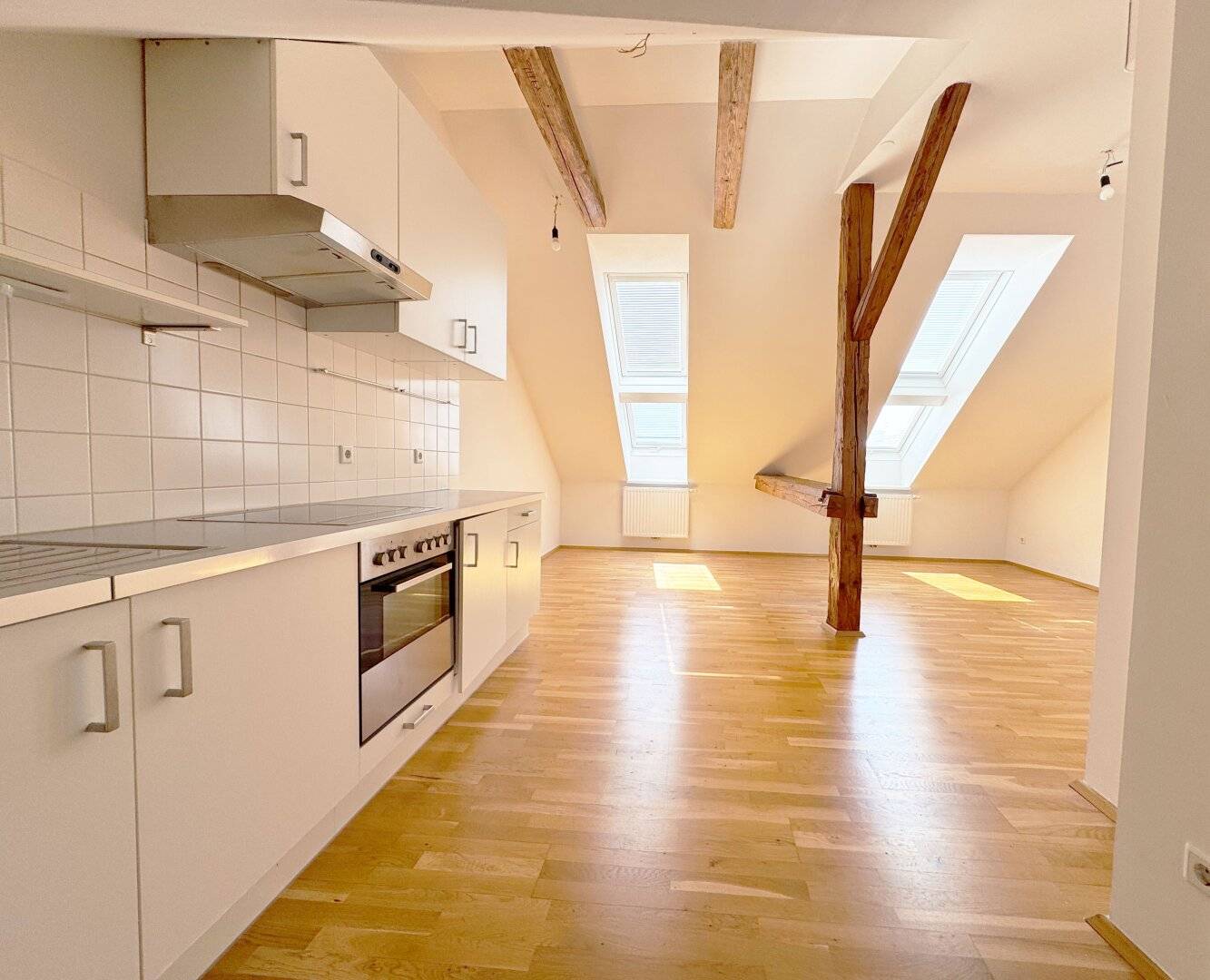 Dachgeschosswohnung mit Aufzug Altbauflair