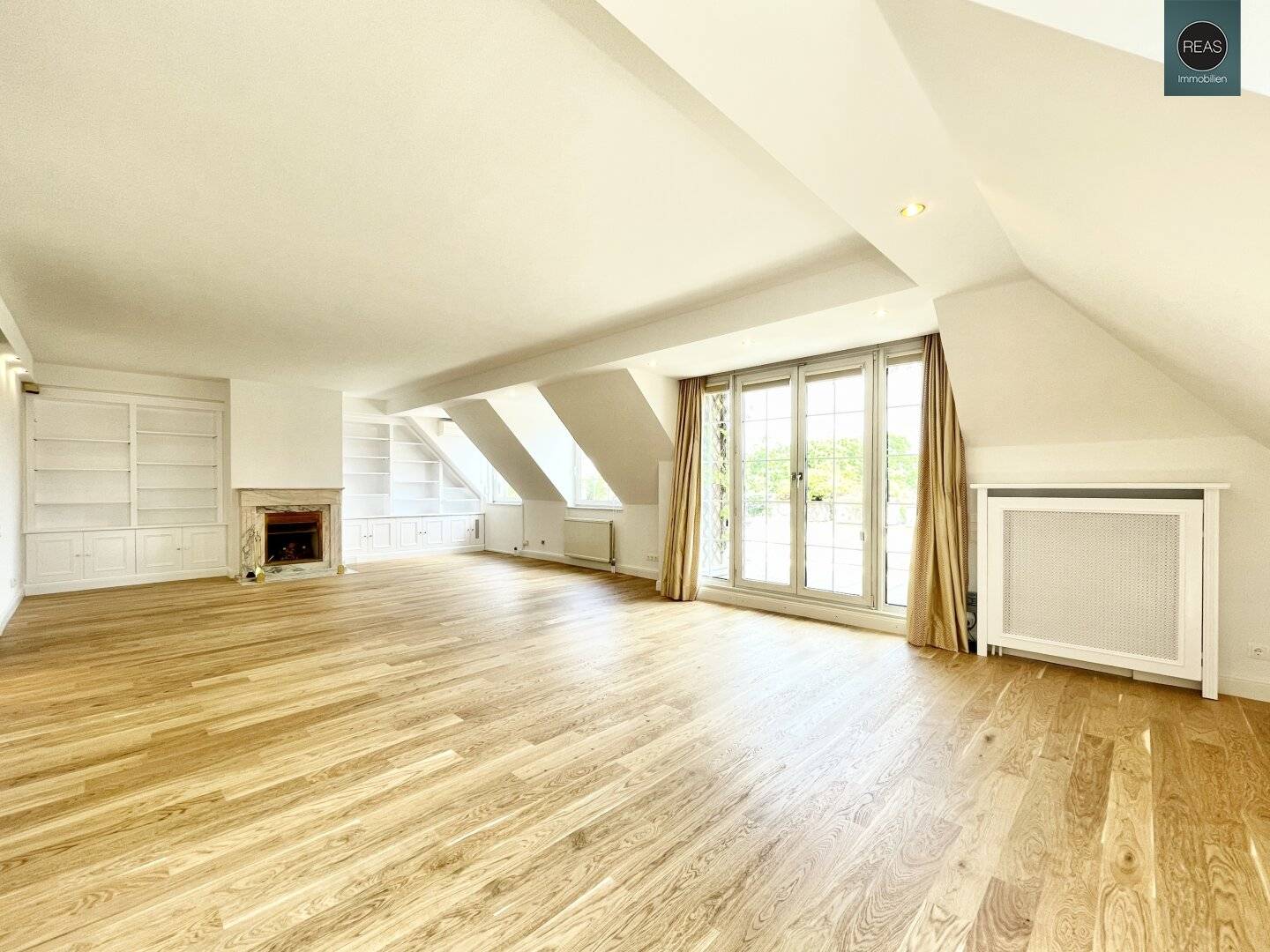 Commission-free: Döblinger Cottage Air-conditioned luxury penthouse apartment with 2 terraces Garages available